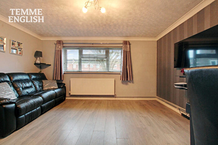 1 Bedroom Flat For Sale In Gaywood, Laindon, Essex, SS15