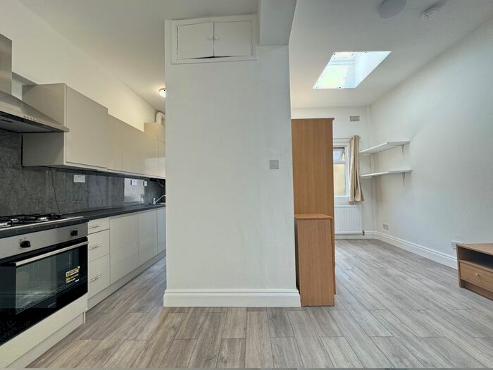 1 Bedroom Flat To Rent In Plashet Road, London, E13