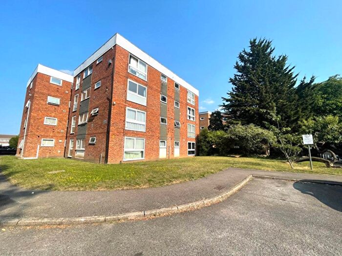 2 Bedroom Flat For Sale In Deborah Close, Isleworth, Greater London, TW7