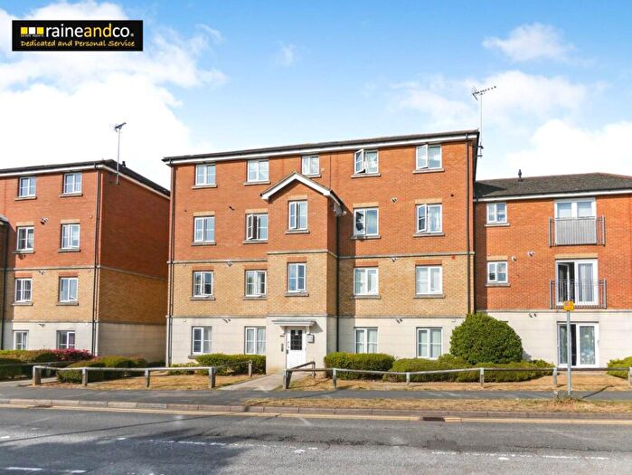 2 Bedroom Flat For Sale In St Lukes Court, Hatfield, AL10