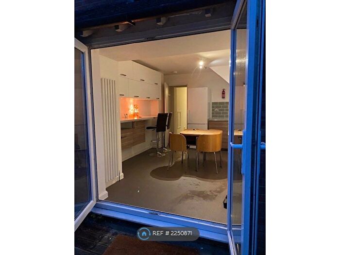 4 Bedroom Terraced House To Rent In Berkeley Crescent, Southampton, SO15