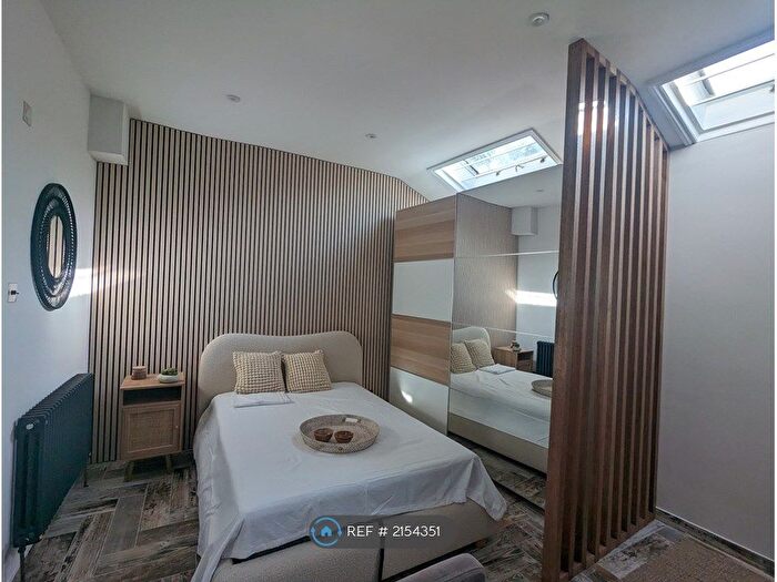 Studio To Rent In Kingsland Road, London, E2