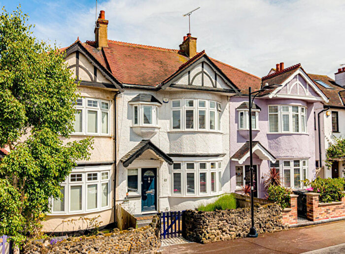 3 Bedroom Terraced House For Sale In Dawlish Drive, Leigh-on-sea, SS9