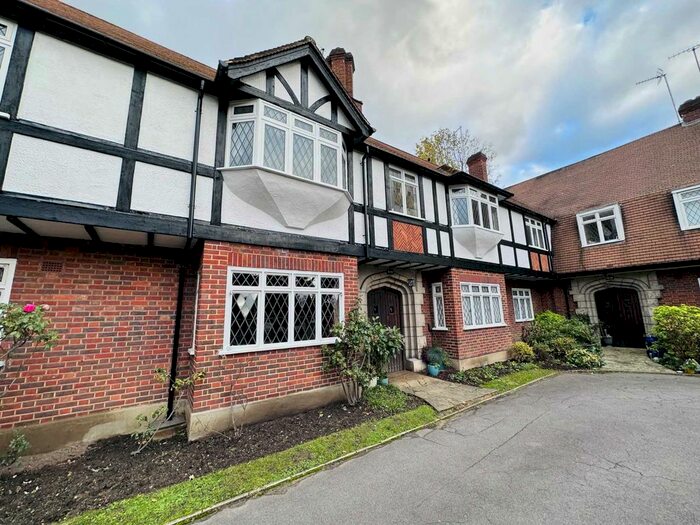 2 Bedroom Flat To Rent In Church Street, Ewell, KT17