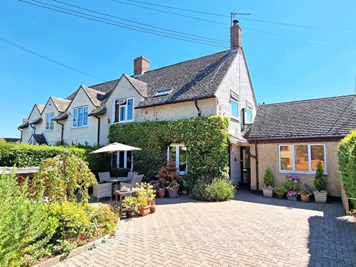 5 Bedroom Semi-Detached House For Sale In Bignell View, Chesterton, Bicester, OX26