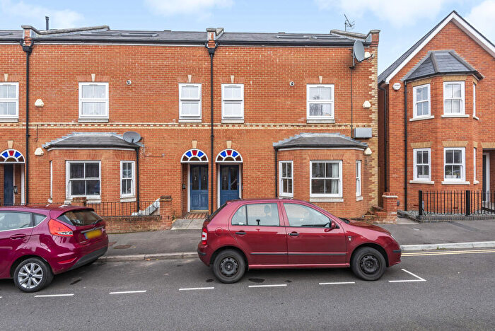 3 Bedroom Flat To Rent In Queens Road, Guildford, GU1