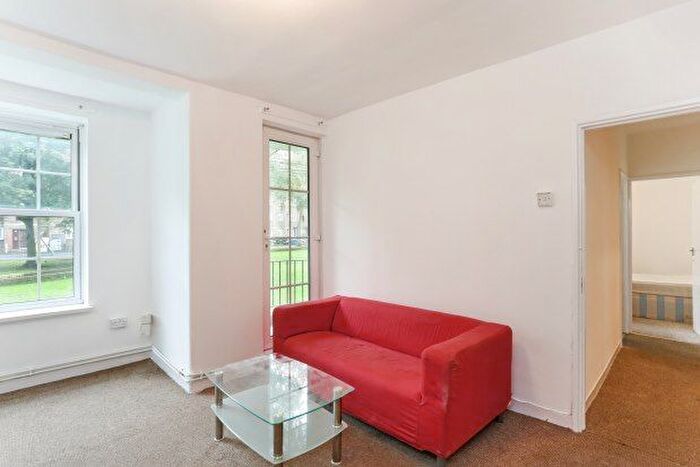 3 Bedroom Flat To Rent In Union Grove, London, SW8