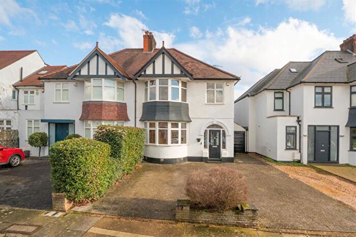 4 Bedroom Semi Detached House For Sale In Wren Avenue, Cricklewood, NW2