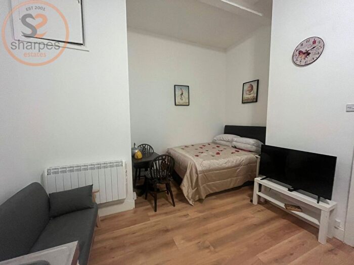 Studio To Rent In Thrale Road, London, SW16