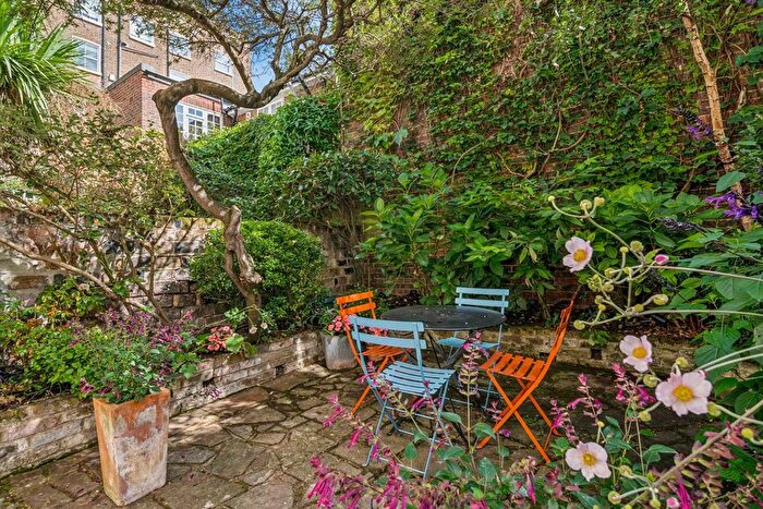 2 Bedroom Flat To Rent In Clarendon Gardens, Little Venice, W9