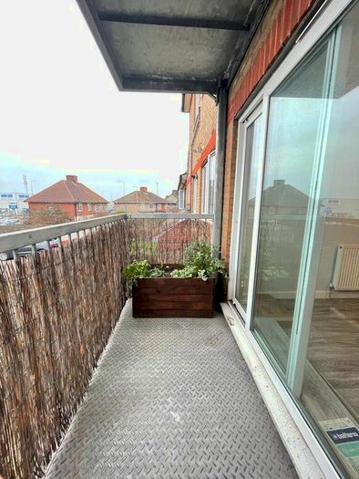 2 Bedroom Flat To Rent In Castle Road, Dagenham RM9