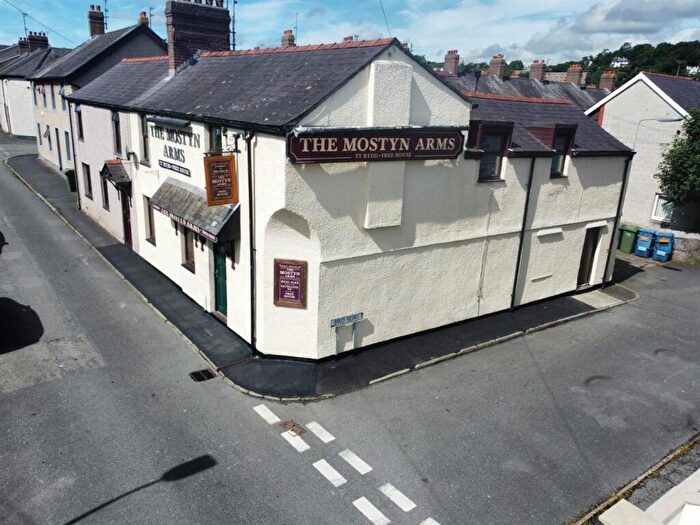 3 Bedroom House For Sale In Ambrose Street, Bangor, LL57