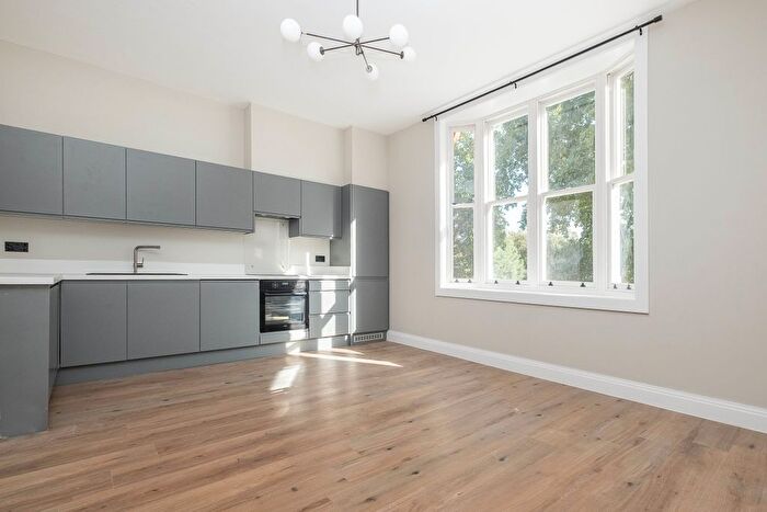 2 Bedroom Flat To Rent In Rocks Lane, London, SW13
