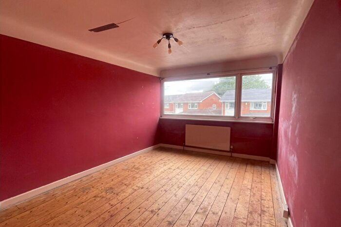 3 Bedroom End Of Terrace House For Sale In Links Avenue, Little Sutton, Ellesmere Port, Cheshire, CH66