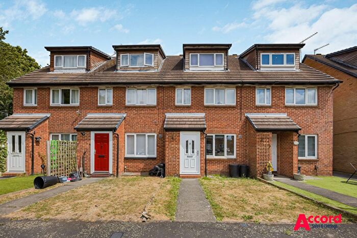 1 Bedroom Maisonette To Rent In Columbine Way, Romford, RM3