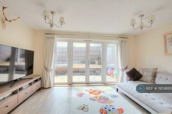 3 Bedroom Detached House To Rent In Blackberry Way, Hemel Hempstead, HP2