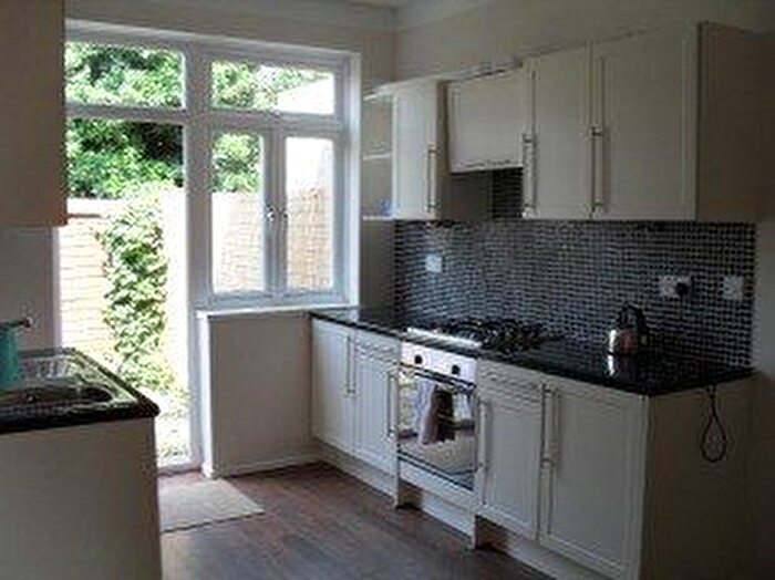 1 Bedroom Flat To Rent In Endsleigh Gardens, Cranbrook, Ilford, IG1