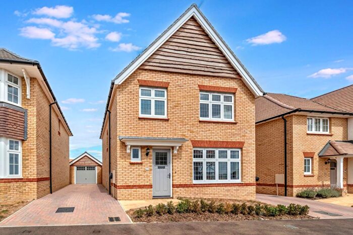 3 Bedroom Detached House For Sale In Lakehill Road, Hersden, CT3