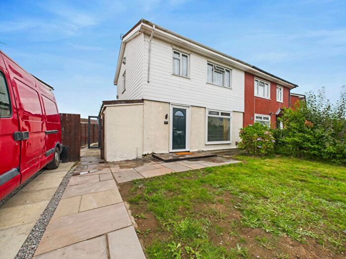 3 Bedroom Semi-Detached House For Sale In Reynolds Avenue, Washington, Washington, Tyne And Wear, NE38