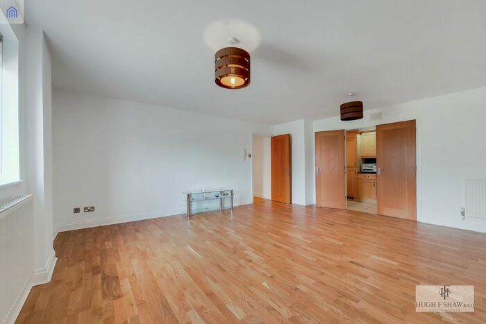 2 Bedroom Flat To Rent In Albert Court, Palgrave Gardens, London, NW1