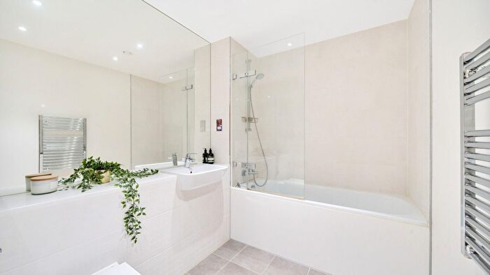 1 Bedroom Flat For Sale In Cutter Lane, Greenwich, SE10