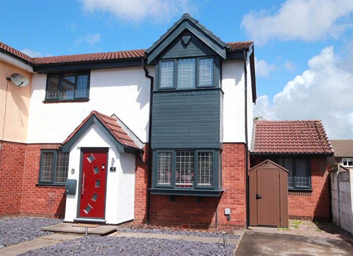 3 Bedroom Semi Detached House For Sale In The Carters, Netherton, L30