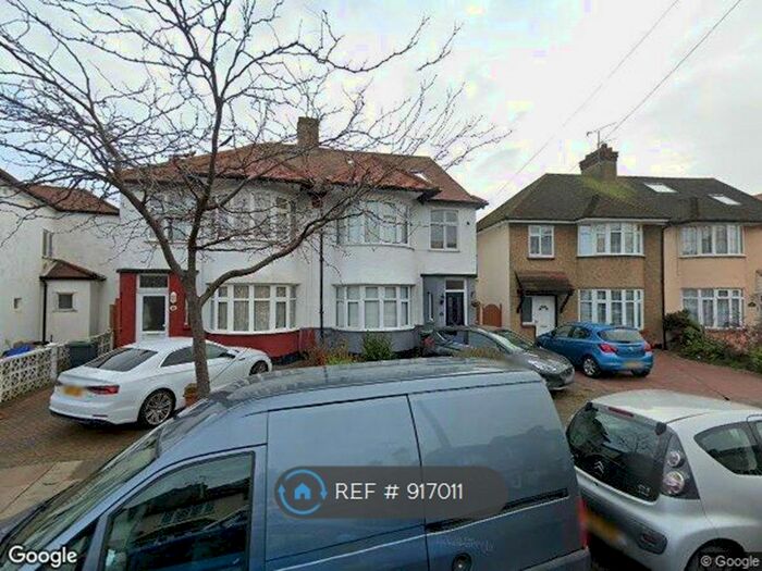 5 Bedroom Bungalow To Rent In Rutland Avenue, Southend-On-Sea SS1