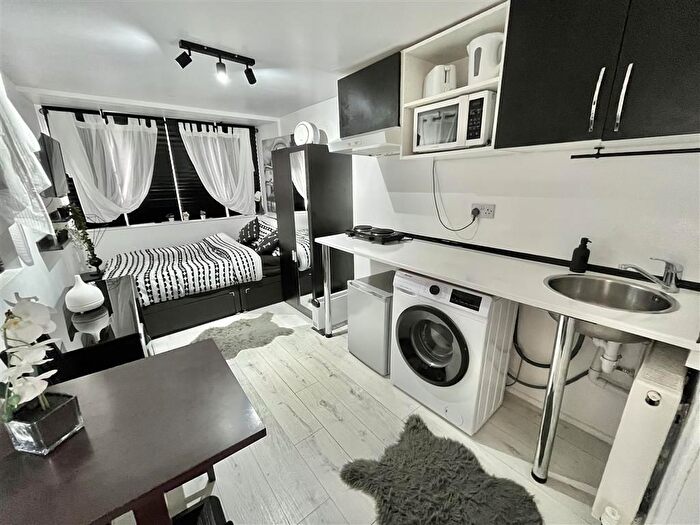 1 Bedroom Studio To Rent In Uppingham Gardens, Nottingham, NG2