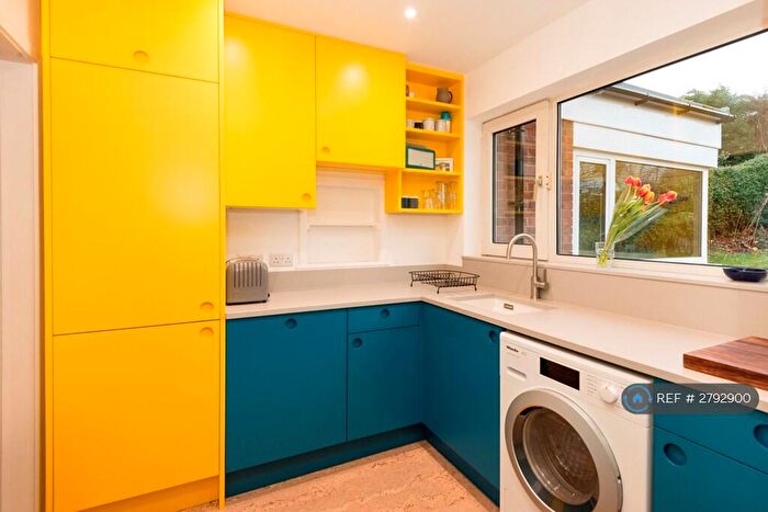 3 Bedroom Semi-Detached House To Rent In Knab Close, Sheffield, S7