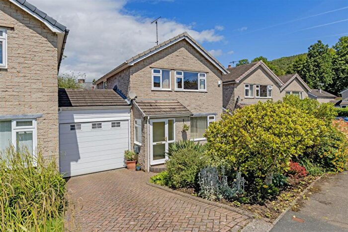 3 Bedroom Link Detached House For Sale In Castle Mount Crescent, Bakewell, DE45