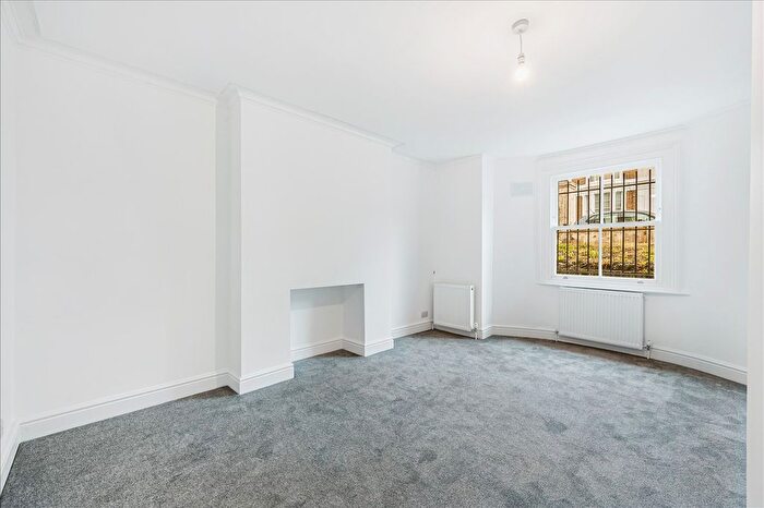 2 Bedroom Flat To Rent In Stowe Road, Shepherd's Bush, W12