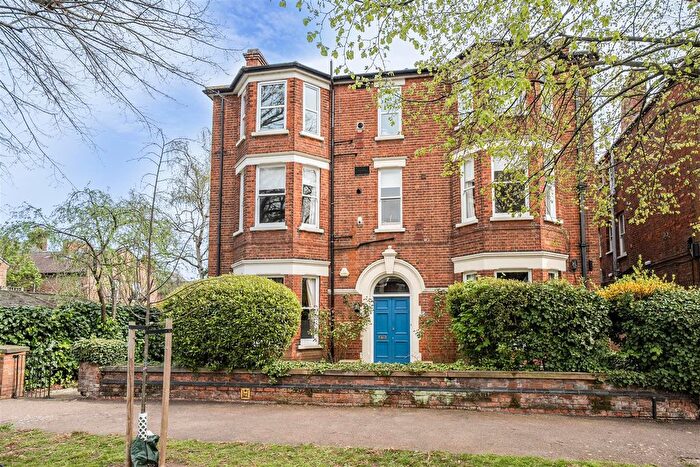 2 Bedroom Flat For Sale In Bushmead Avenue, Bedford, MK40