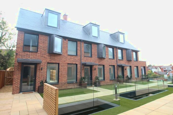 3 Bedroom Town House To Rent In Bewick Mews, Hungerford, Berkshire, ., RG17