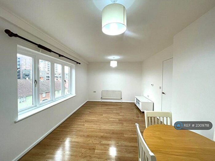 1 Bedroom Flat To Rent In Hearnshaw Street, London, E14