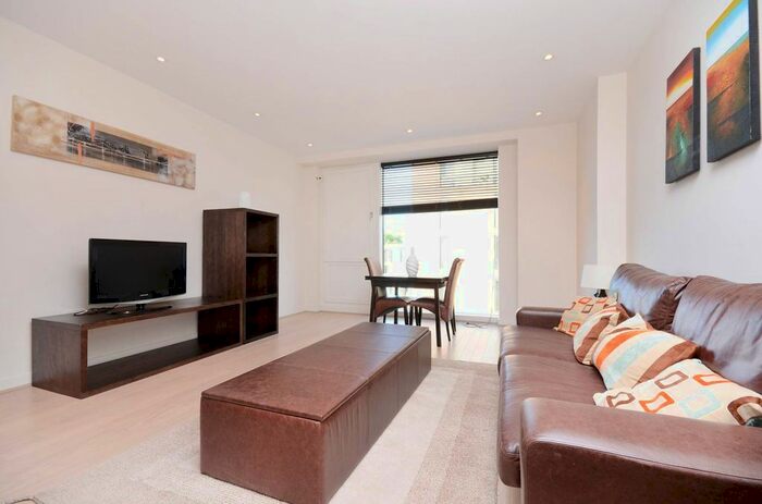 1 Bedroom Flat To Rent In Grosvenor Waterside, Pimlico, London, SW1W