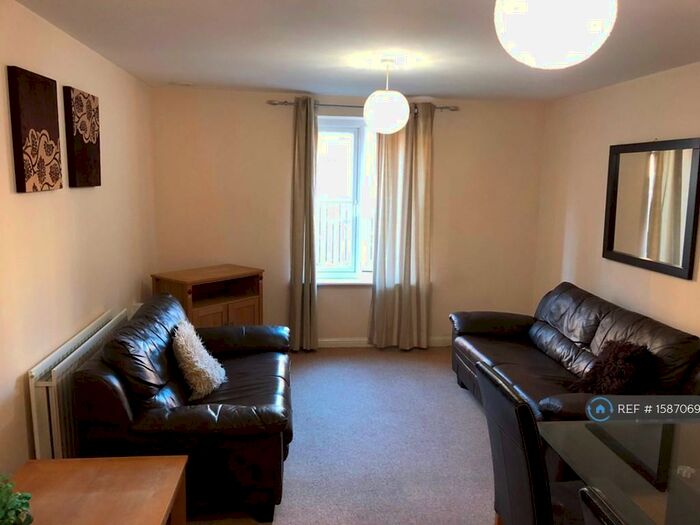 2 Bedroom Flat To Rent In Brunel Crescent, Swindon, SN2