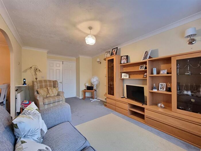 2 Bedroom Flat For Sale In Cunningham Close, Romford, RM6