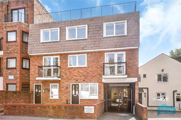 2 Bedroom Apartment To Rent In Nether Street, North Finchley, London, N12