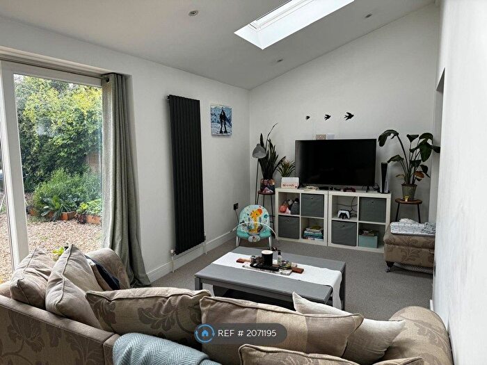 3 Bedroom Semi-Detached House To Rent In Laxton Avenue, Hardwick, CB23