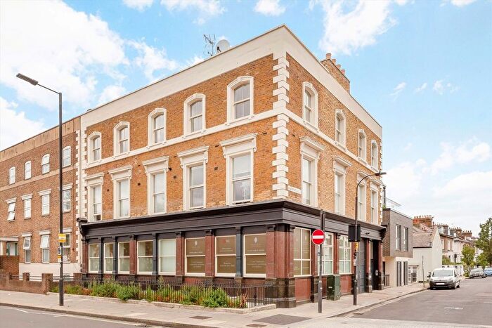 3 Bedroom Flat For Sale In Goldhawk Road, Shepherds Bush, W12