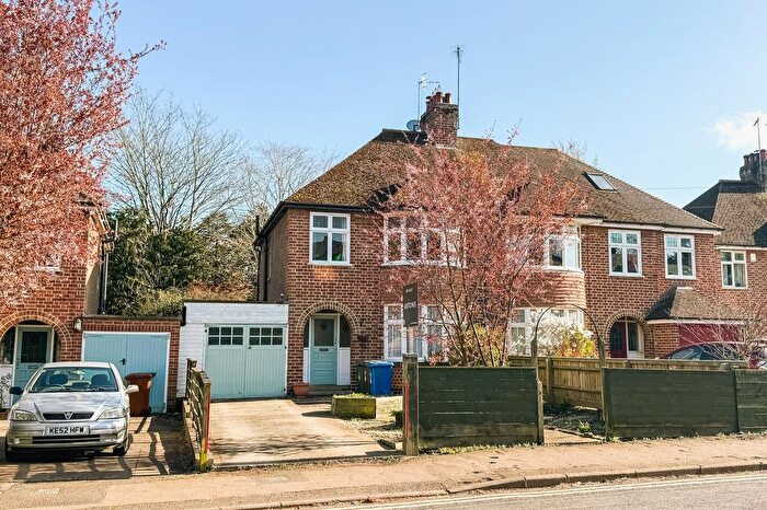 3 Bedroom Semi Detached House For Sale In Bath Road, Banbury, OX16