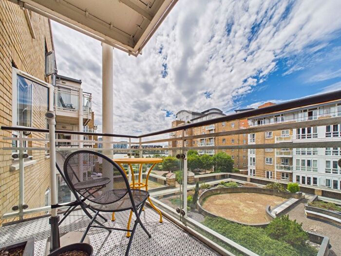 2 Bedroom Flat For Sale In St. Davids Square, London, E14