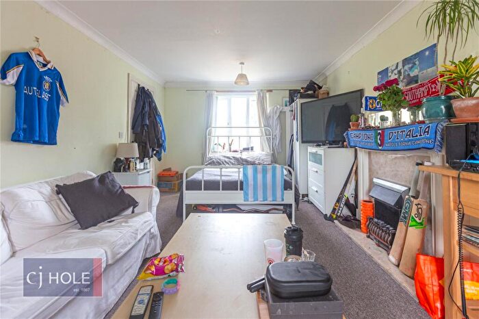 4 Bedroom Semi Detached House To Rent In Cropthorne Road South, Horfield, Bristol, BS7