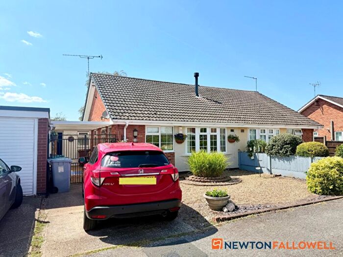 2 Bedroom Semi-Detached Bungalow For Sale In Crew Road, Collingham, NG23