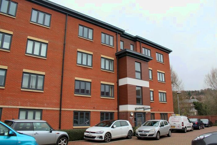2 Bedroom Flat To Rent In Town Centre, High Wycombe, HP12