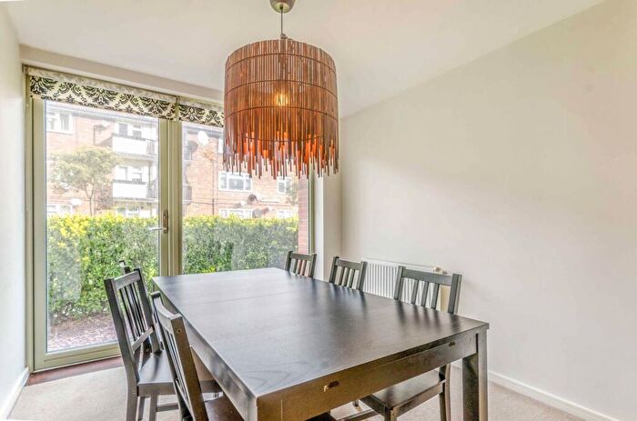 3 Bedroom Flat For Sale In Hammersley Road, Canning Town, London, E16