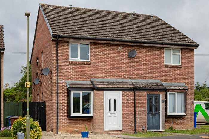 1 Bedroom Semi-Detached House For Sale In Thorne Close, Kidlington, OX5