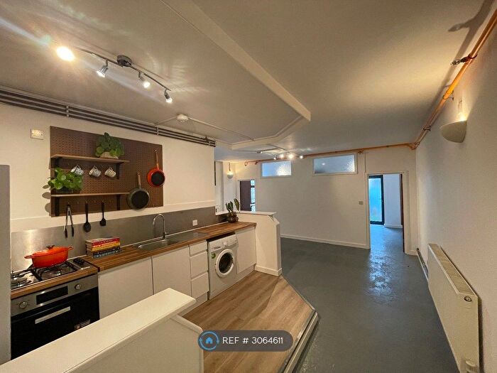2 Bedroom Flat To Rent In Enterprise House, London, E9