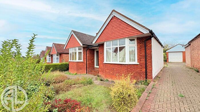 3 Bedroom Detached Bungalow For Sale In The Dale, Letchworth Garden City, SG6