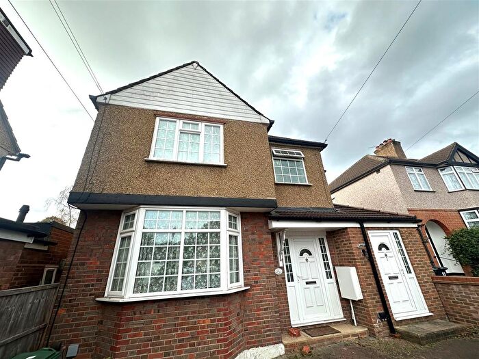 2 Bedroom Flat To Rent In Purbrock Avenue, Watford, WD25